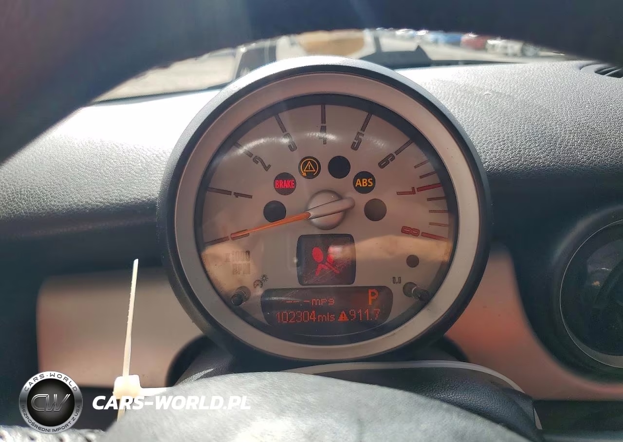 2010 Mini Cooper VIN:WMWMF3C52ATZ24462 - 9