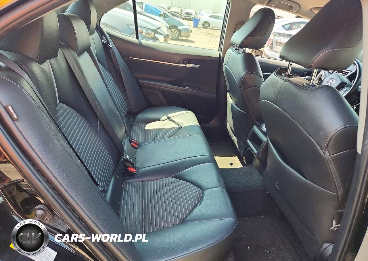 2018 Toyota Camry Se VIN:4T1B11HK6JU628071 - 10