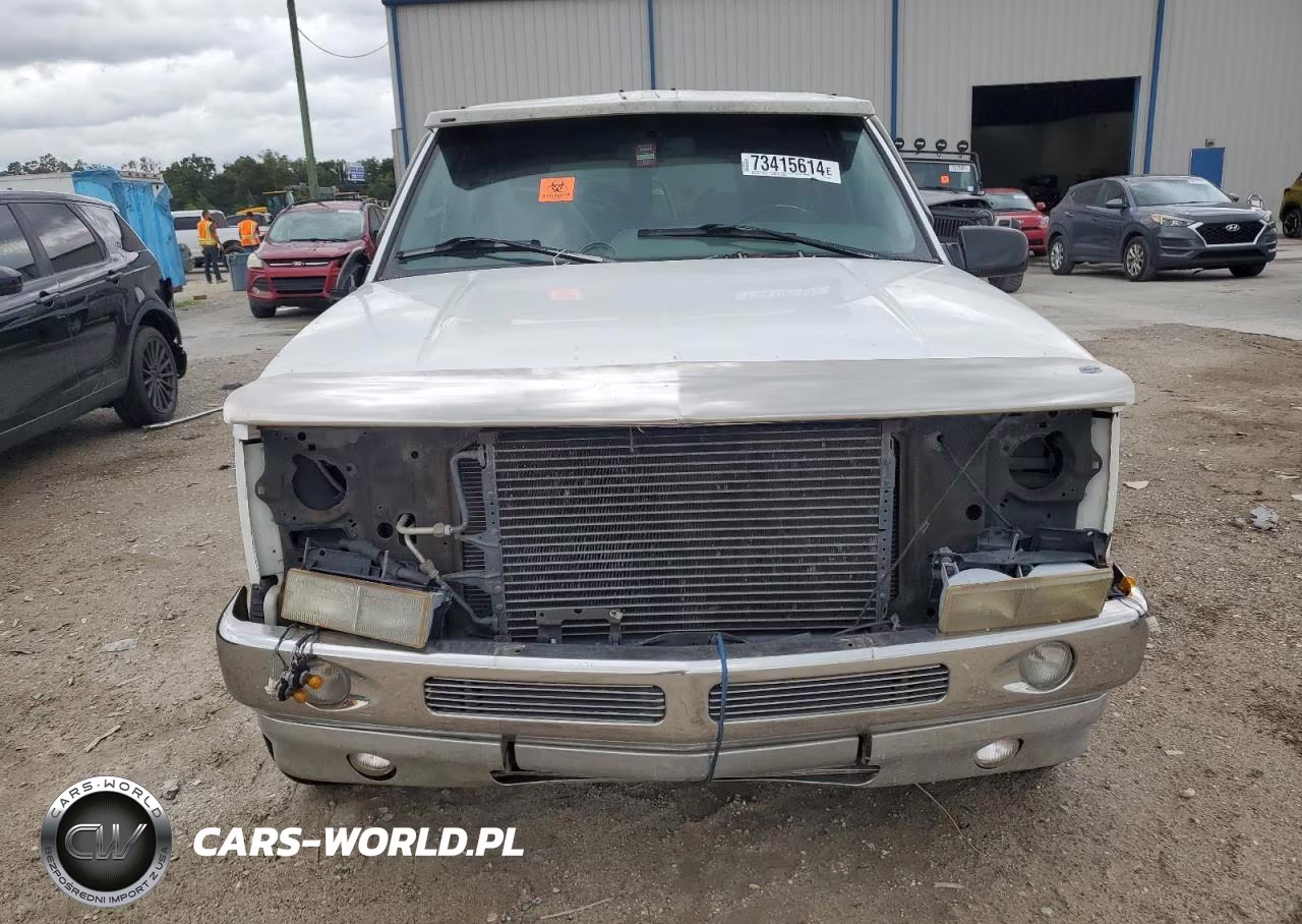 1996 Chevrolet Suburban C1500 VIN:3GNEC16R2TG153351 - 5