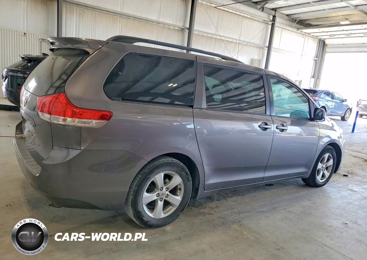 2011 Toyota Sienna Le VIN:5TDKK3DCXBS082053 - 3
