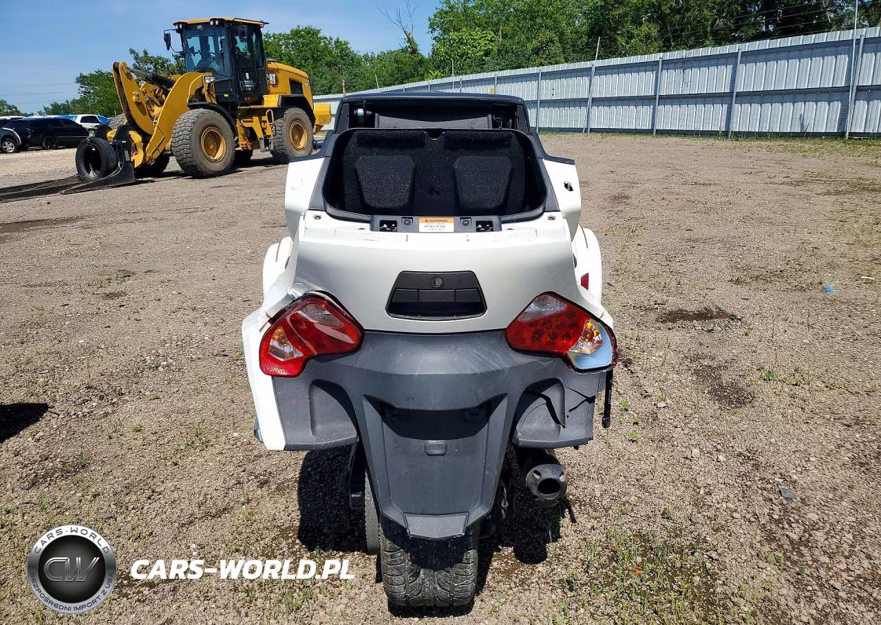 2014 Can-Am Spyder Roadster Rt VIN:2BXNBDD18EV002674 - 4