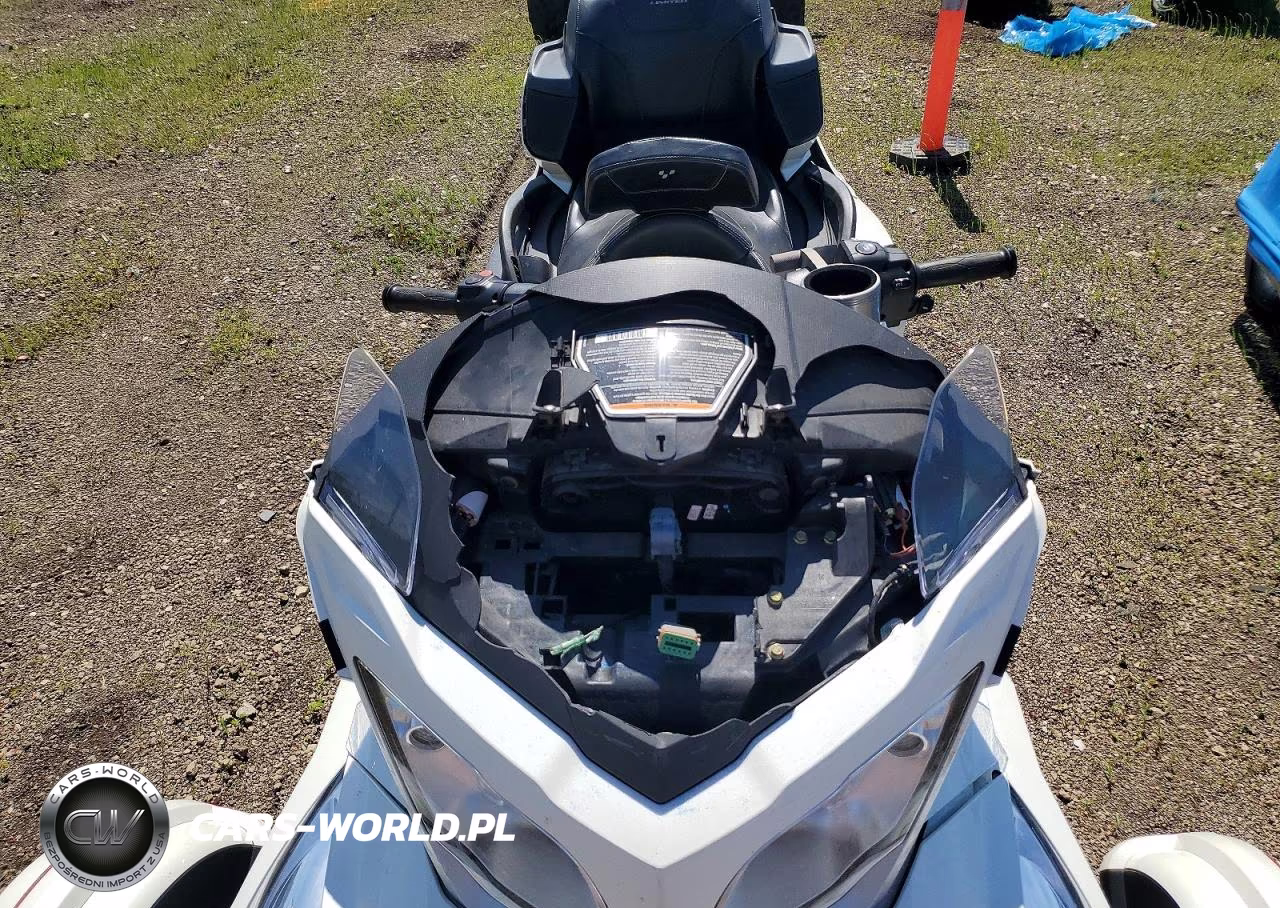 2014 Can-Am Spyder Roadster Rt VIN:2BXNBDD18EV002674 - 5