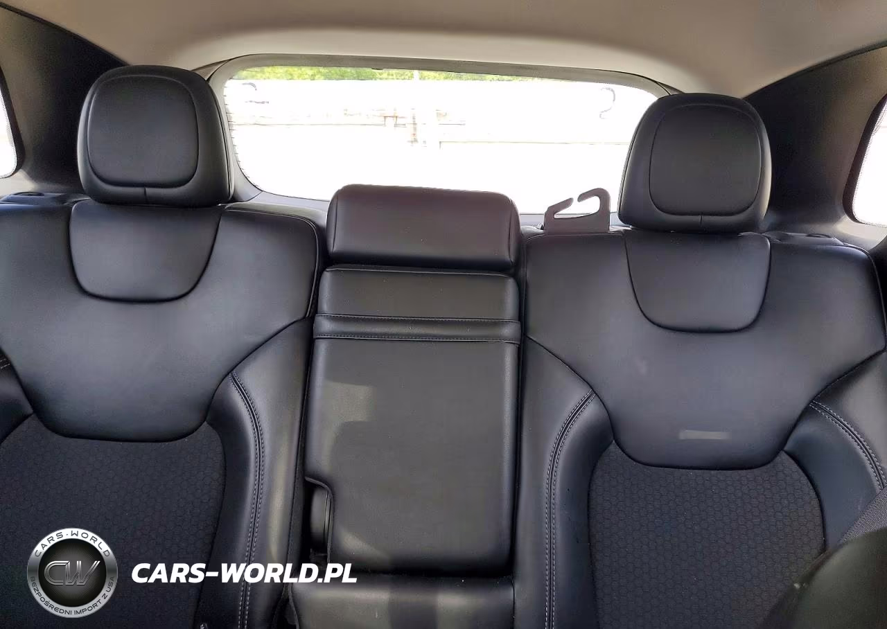 2019 Jeep Cherokee Latitude Plus VIN:1C4PJMLB3KD192753 - 10