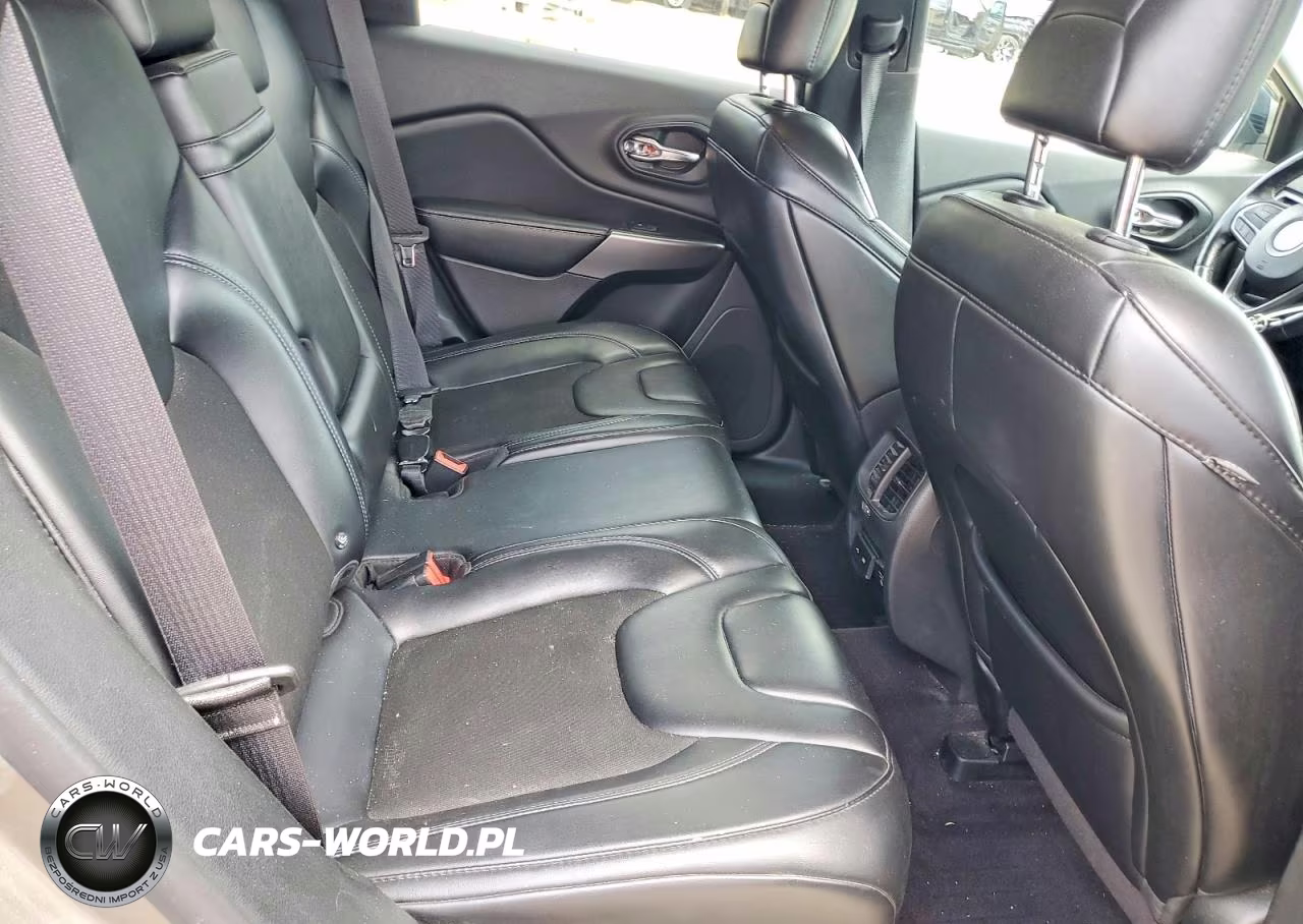 2019 Jeep Cherokee Latitude Plus VIN:1C4PJMLB3KD192753 - 11