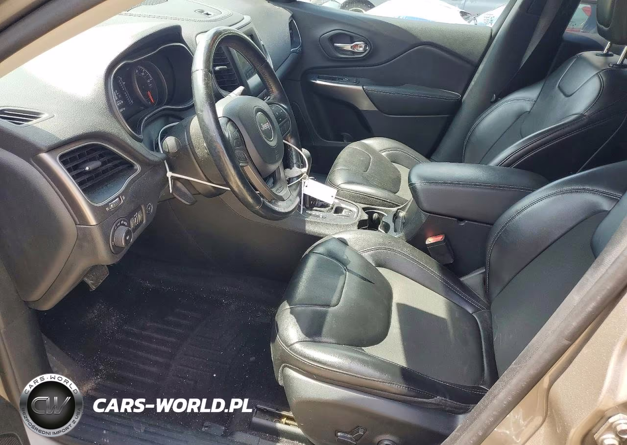 2019 Jeep Cherokee Latitude Plus VIN:1C4PJMLB3KD192753 - 7