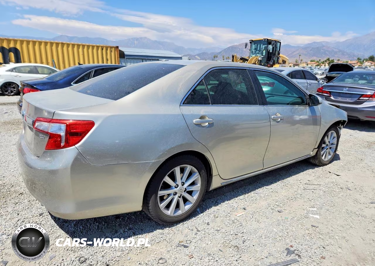 2013 Toyota Camry VIN:4T4BF1FK3DR318037 - 3