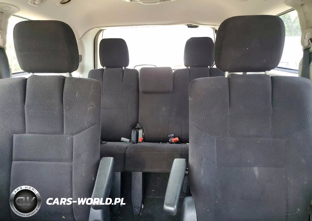 2011 Chrysler Town & Country Touring VIN:2A4RR5DG6BR637009 - 10