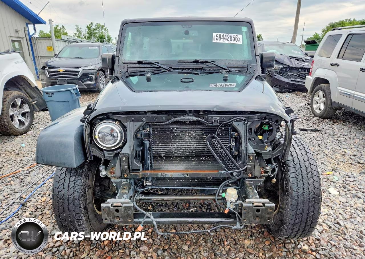 2015 Jeep Wrangler Unlimited Sport VIN:1C4BJWDG2FL693676 - 5