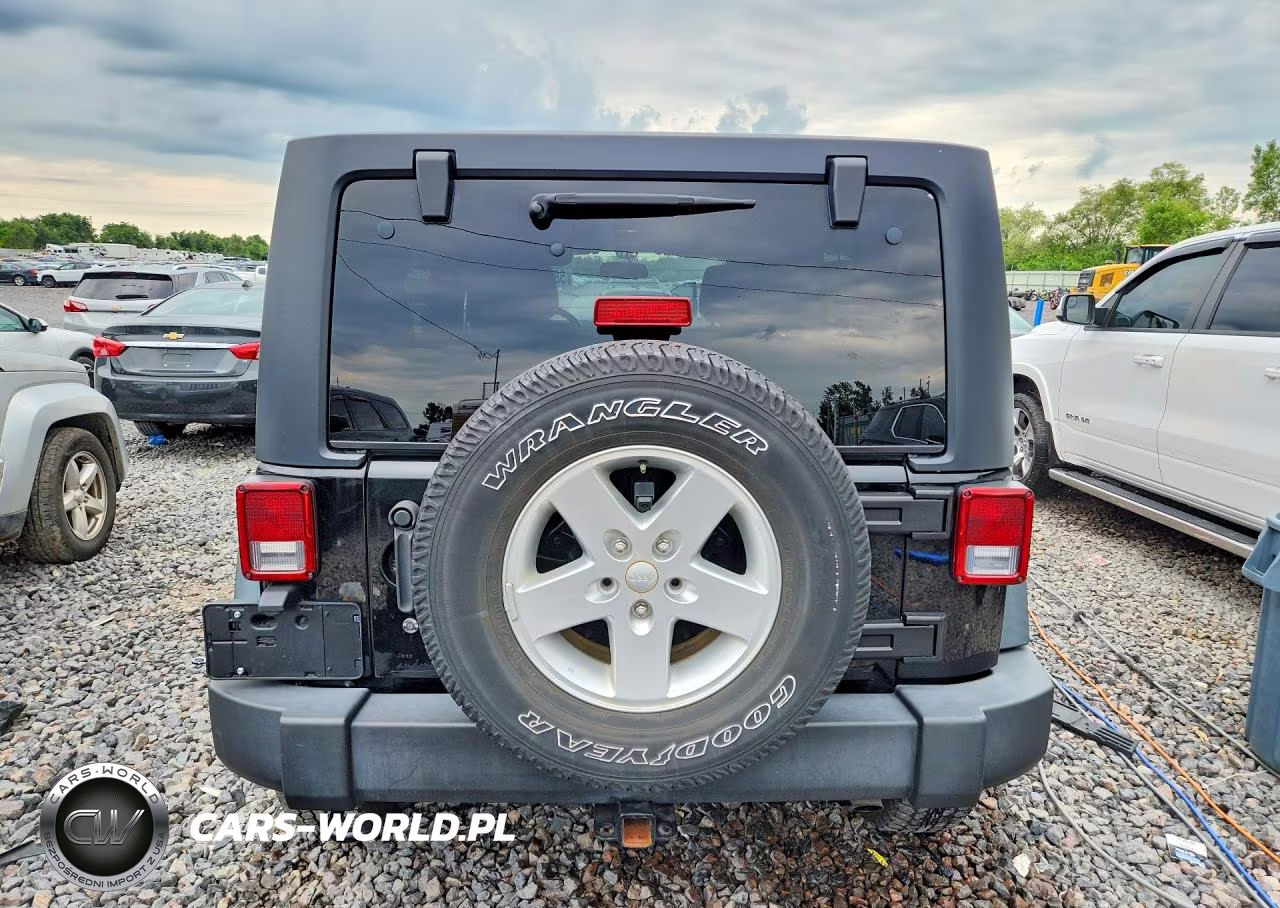 2015 Jeep Wrangler Unlimited Sport VIN:1C4BJWDG2FL693676 - 6