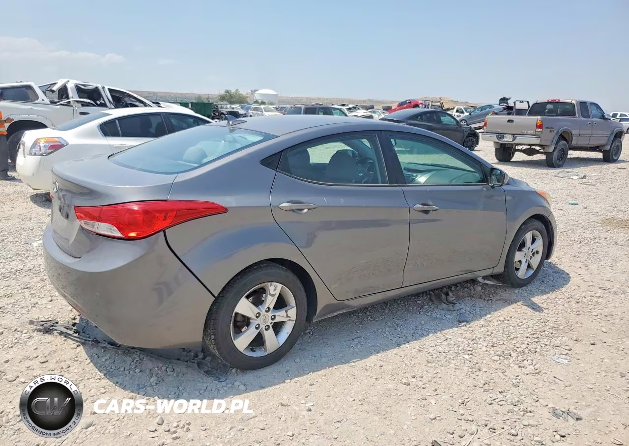 2013 Hyundai Elantra Gls VIN:5NPDH4AE6DH419541 - 3