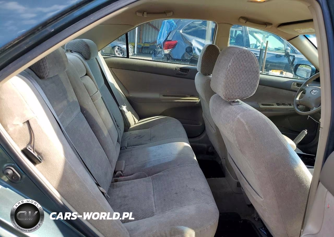2002 Toyota Camry Le VIN:4T1BE32K82U504555 - 10