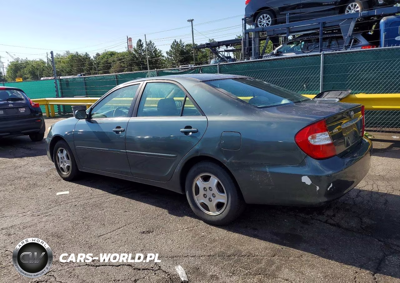 2002 Toyota Camry Le VIN:4T1BE32K82U504555 - 2