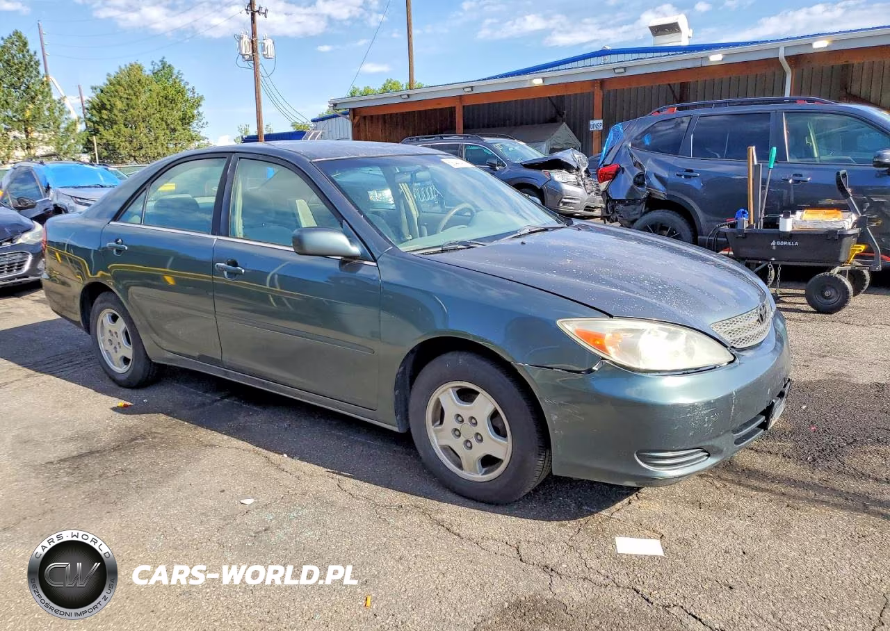 2002 Toyota Camry Le VIN:4T1BE32K82U504555 - 4