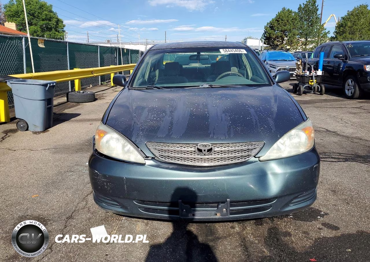 2002 Toyota Camry Le VIN:4T1BE32K82U504555 - 5