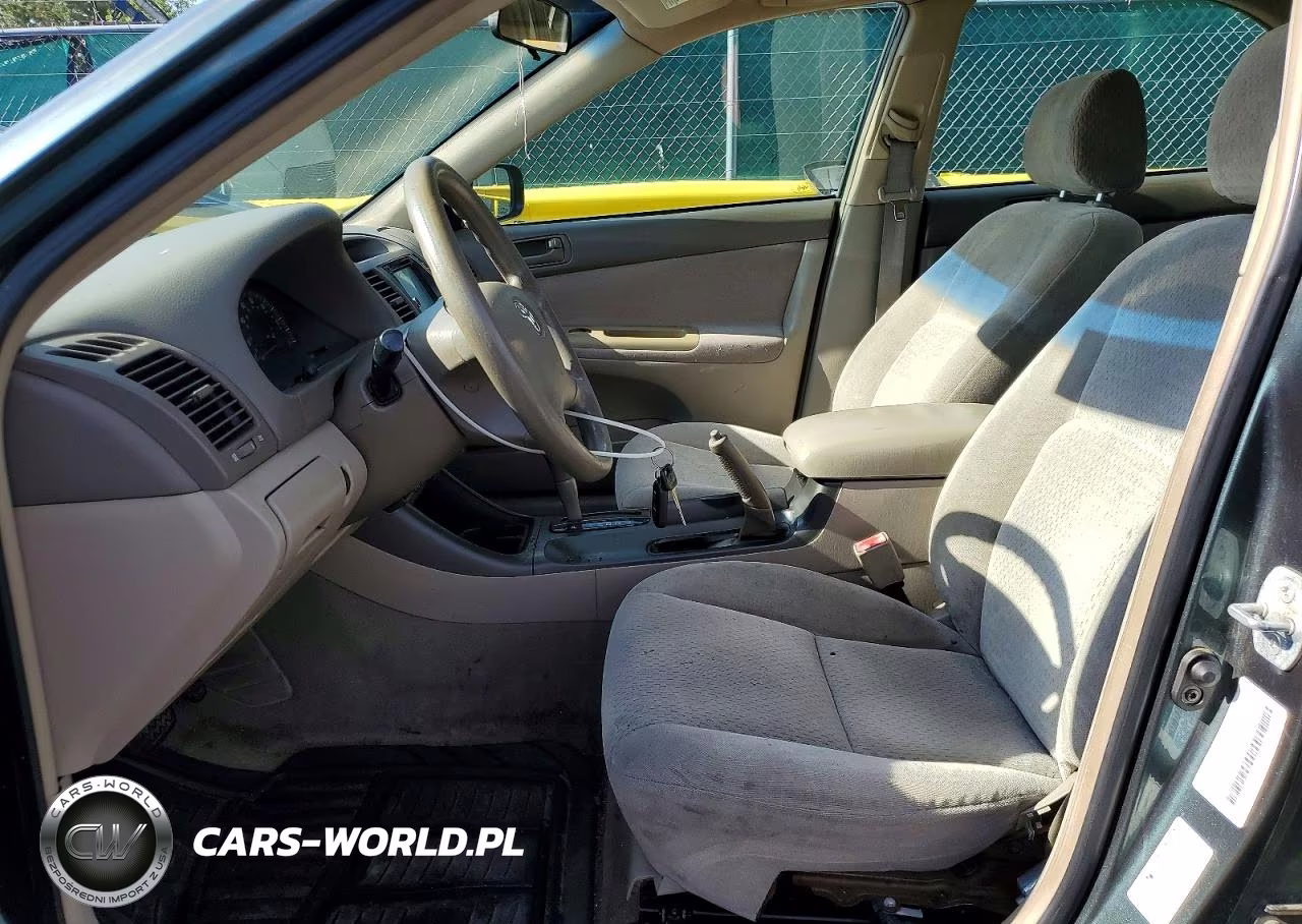 2002 Toyota Camry Le VIN:4T1BE32K82U504555 - 7