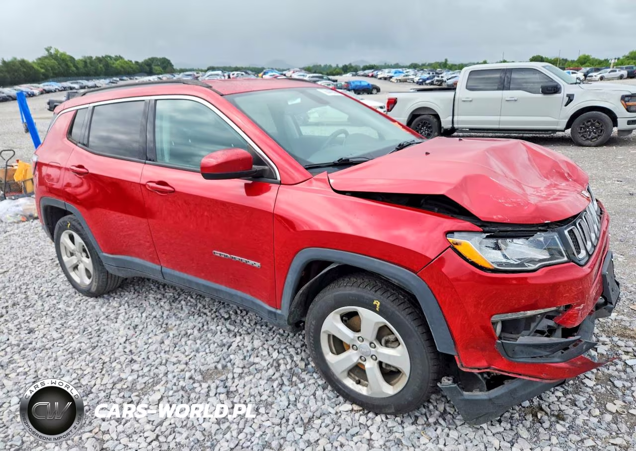 2019 Jeep Compass Latitude VIN:3C4NJDBB9KT741150 - 4