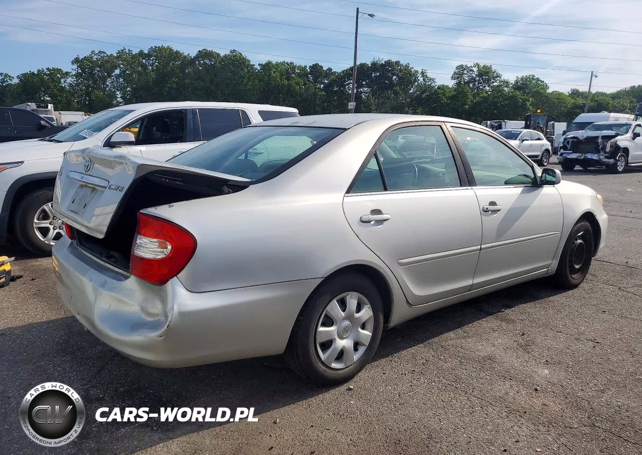 2002 Toyota Camry Le VIN:4T1BE32K82U562598 - 3