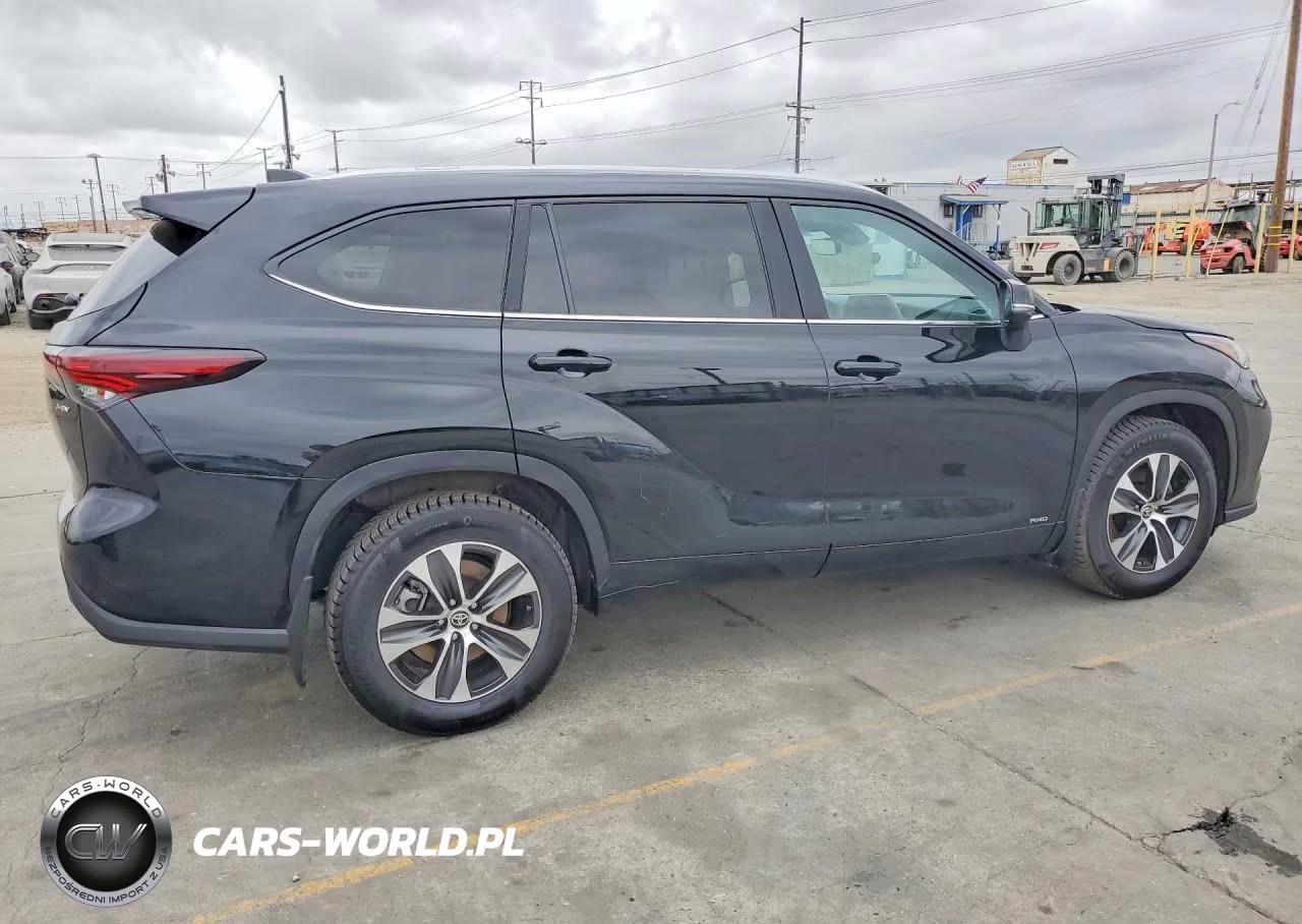 2025 Toyota Highlander Hybrid Xle VIN:5TDKBRCH4SS668103 - 3