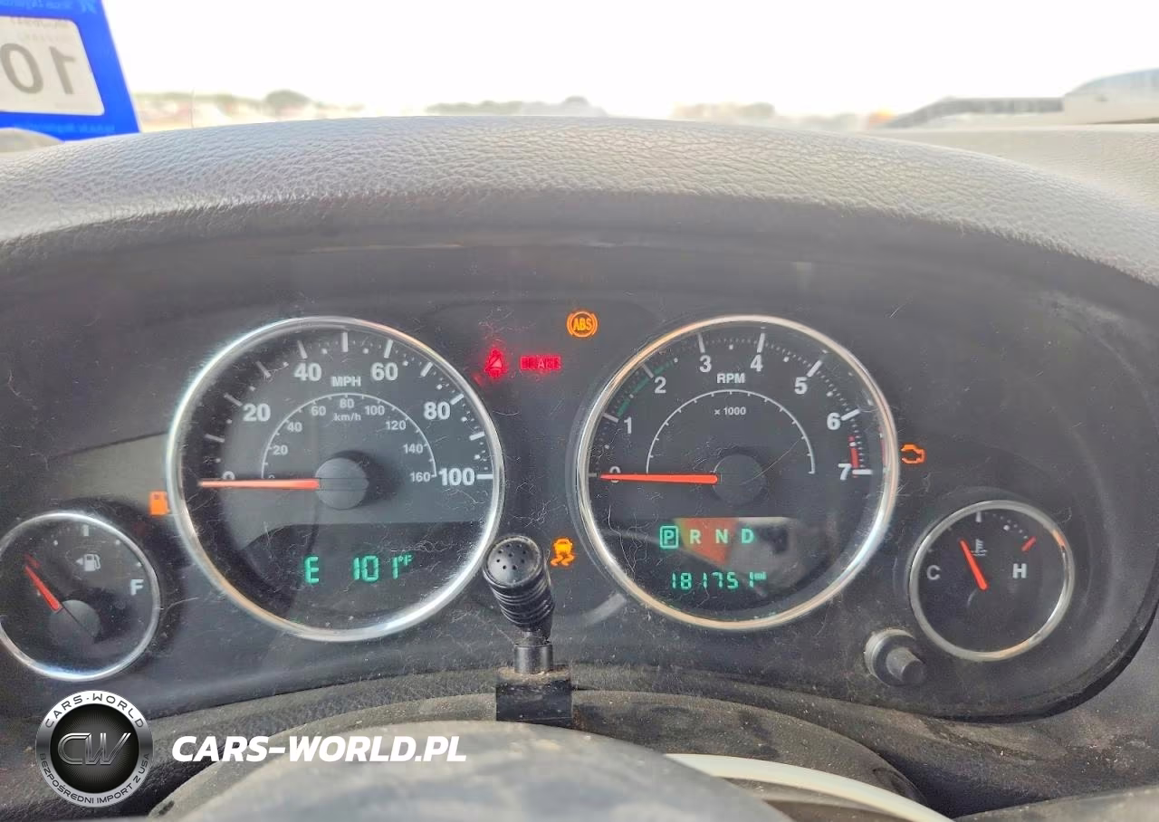 2015 Jeep Wrangler Unlimited Sport VIN:1C4BJWDG5FL751277 - 9