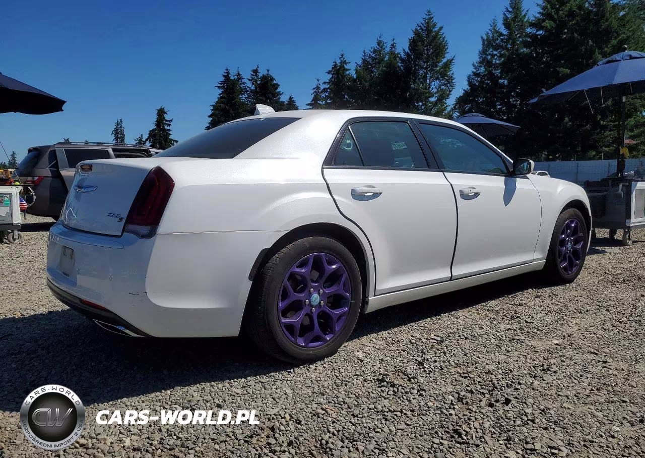 2016 Chrysler 300 S VIN:2C3CCAGG9GH235696 - 3