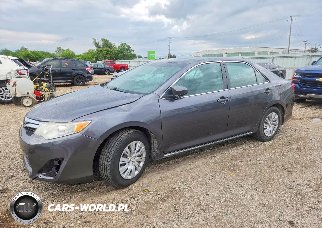 2012 Toyota Camry Le – zdjęcie 1 z 12