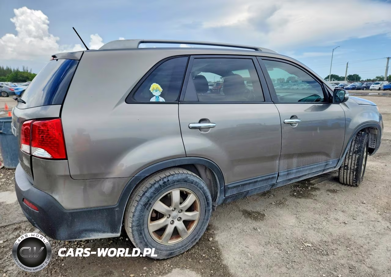 2013 Kia Sorento Lx VIN:5XYKT3A68DG365126 - 3