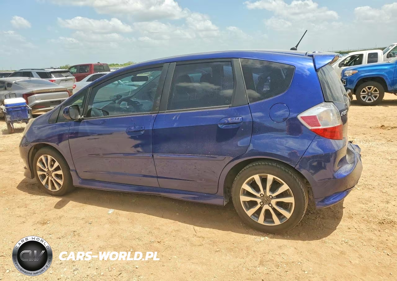 2013 Honda Fit Sport VIN:JHMGE8H57DC033076 - 2