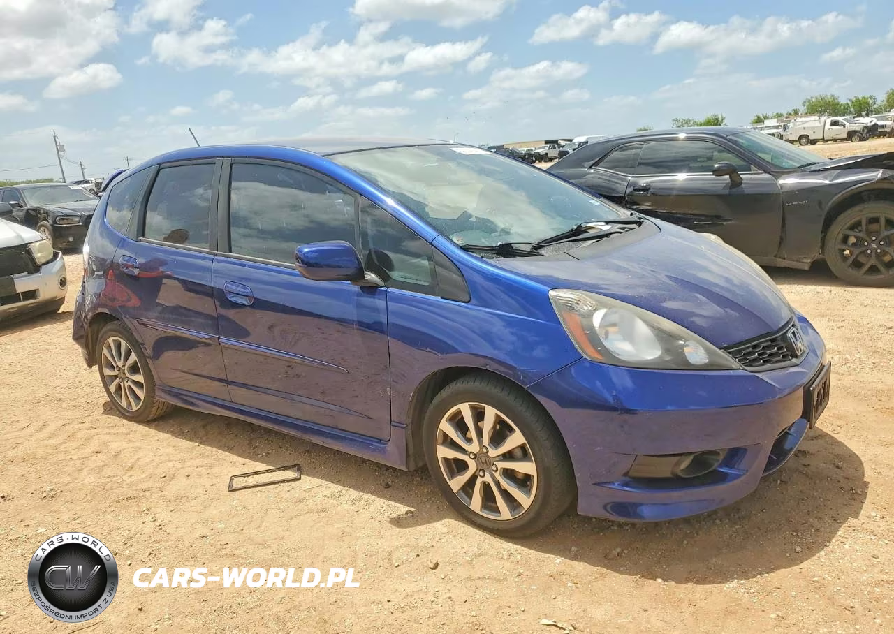 2013 Honda Fit Sport VIN:JHMGE8H57DC033076 - 4