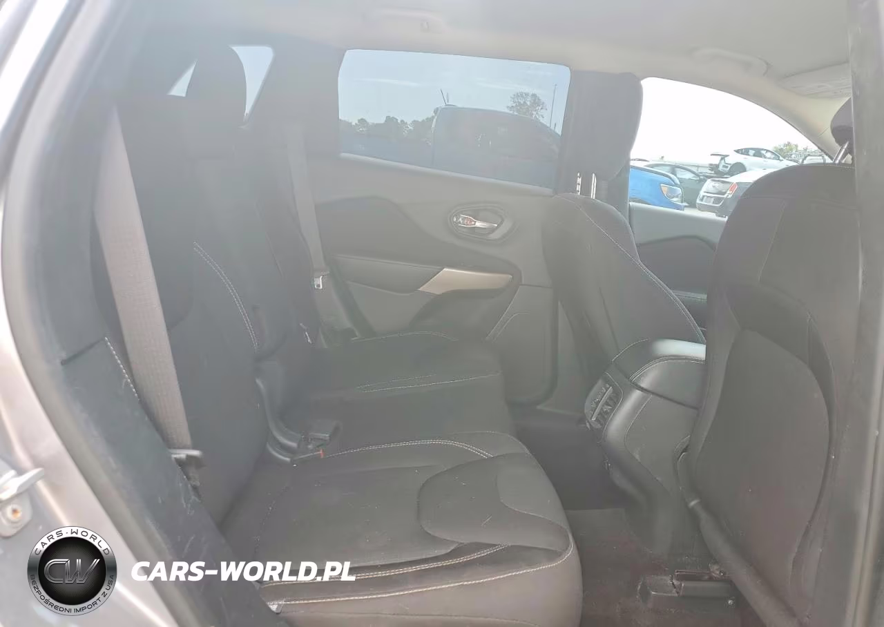 2017 Jeep Cherokee Latitude VIN:1C4PJMCB1HW583509 - 11