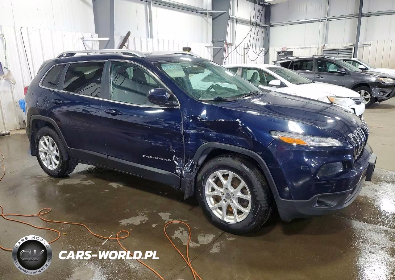 2015 Jeep Cherokee Latitude VIN:1C4PJMCB5FW738382 - 4