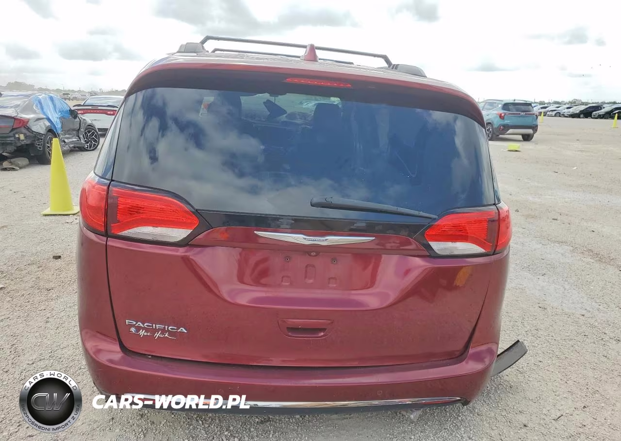 2017 Chrysler Pacifica Touring L VIN:2C4RC1BGXHR759495 - 6