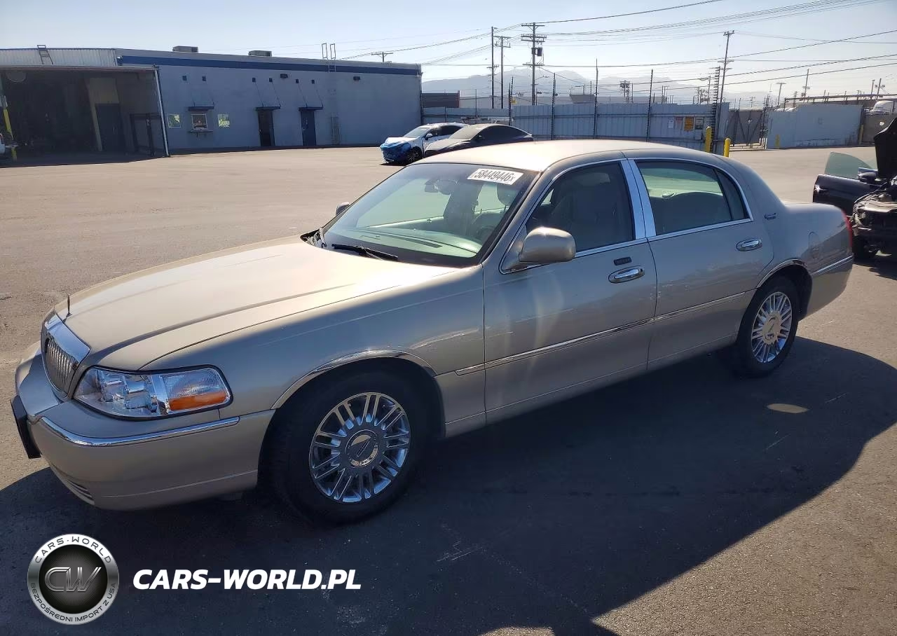 2010 Lincoln Town Car Signature Limited – zdjęcie 1 z 12