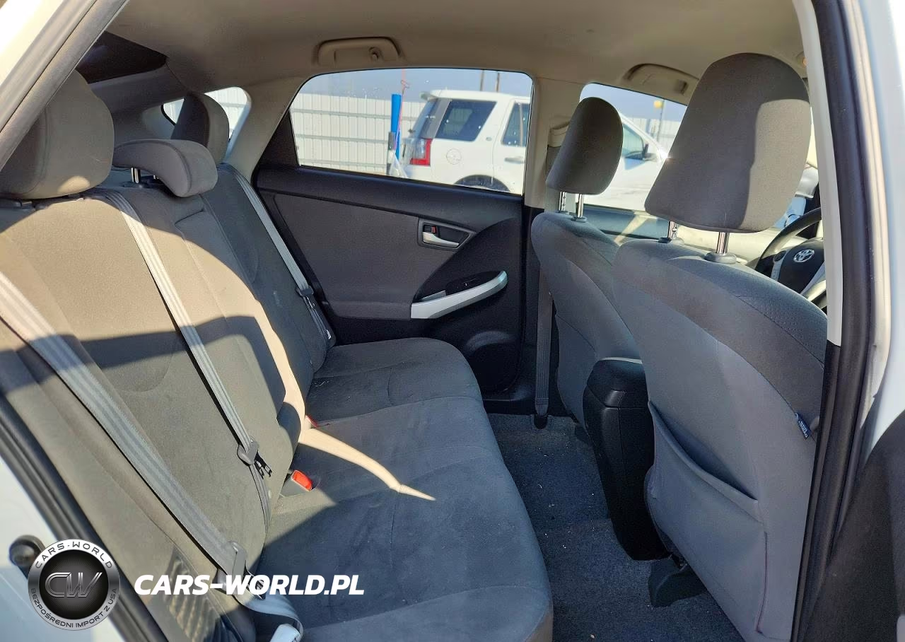 2013 Toyota Prius Two VIN:JTDKN3DU3D5666285 - 10