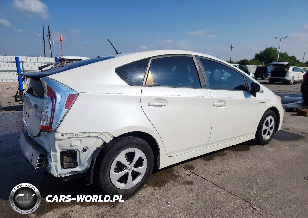 2013 Toyota Prius Two VIN:JTDKN3DU3D5666285 - 3