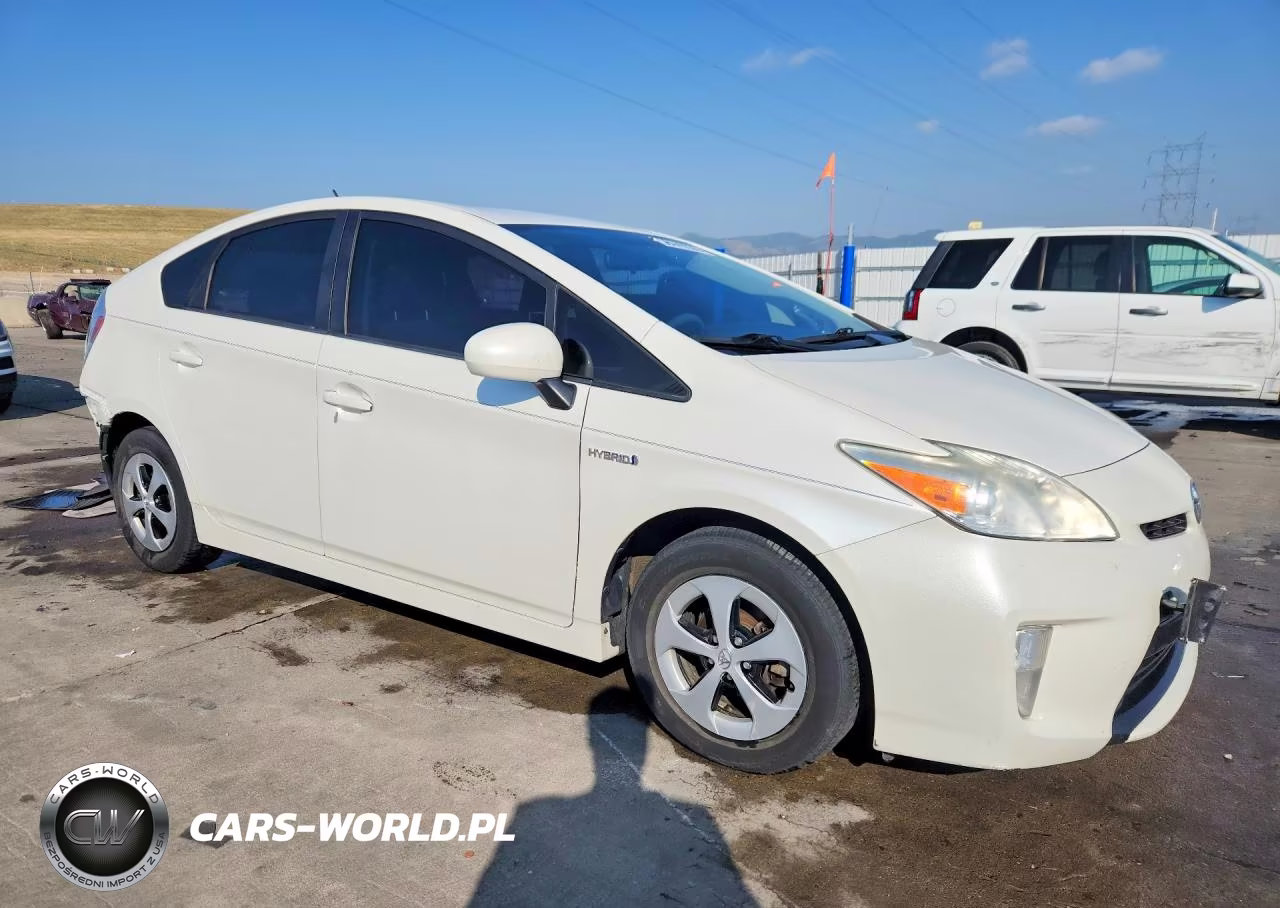 2013 Toyota Prius Two VIN:JTDKN3DU3D5666285 - 4