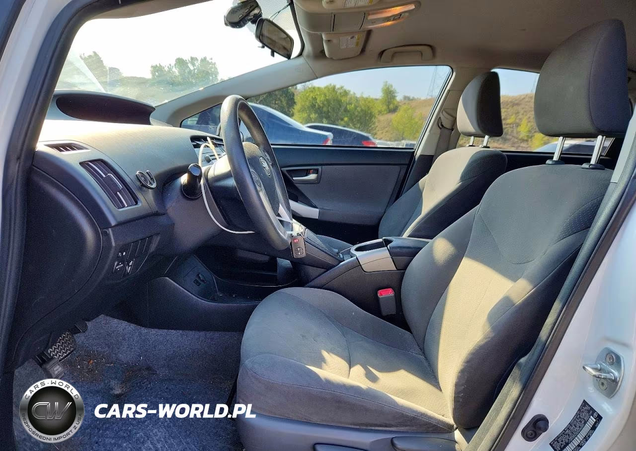 2013 Toyota Prius Two VIN:JTDKN3DU3D5666285 - 7