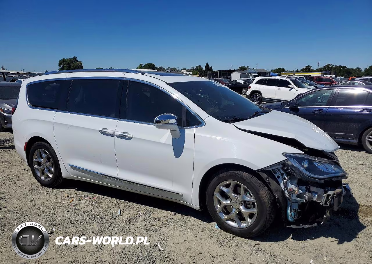 2018 Chrysler Pacifica Limited VIN:2C4RC1GG3JR352987 - 4