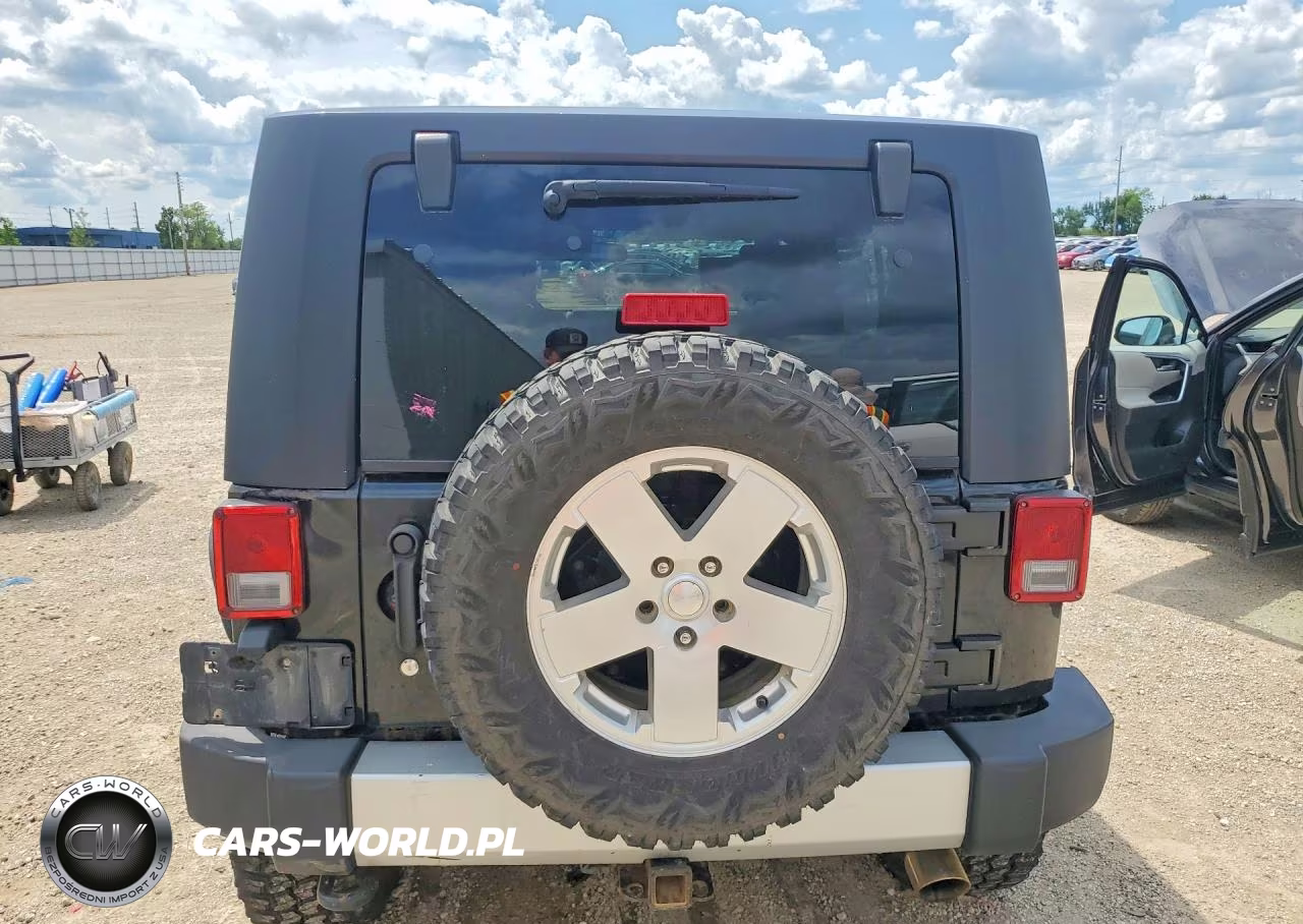 2010 Jeep Wrangler Unlimited Sahara VIN:1J4BA5H12AL221786 - 6
