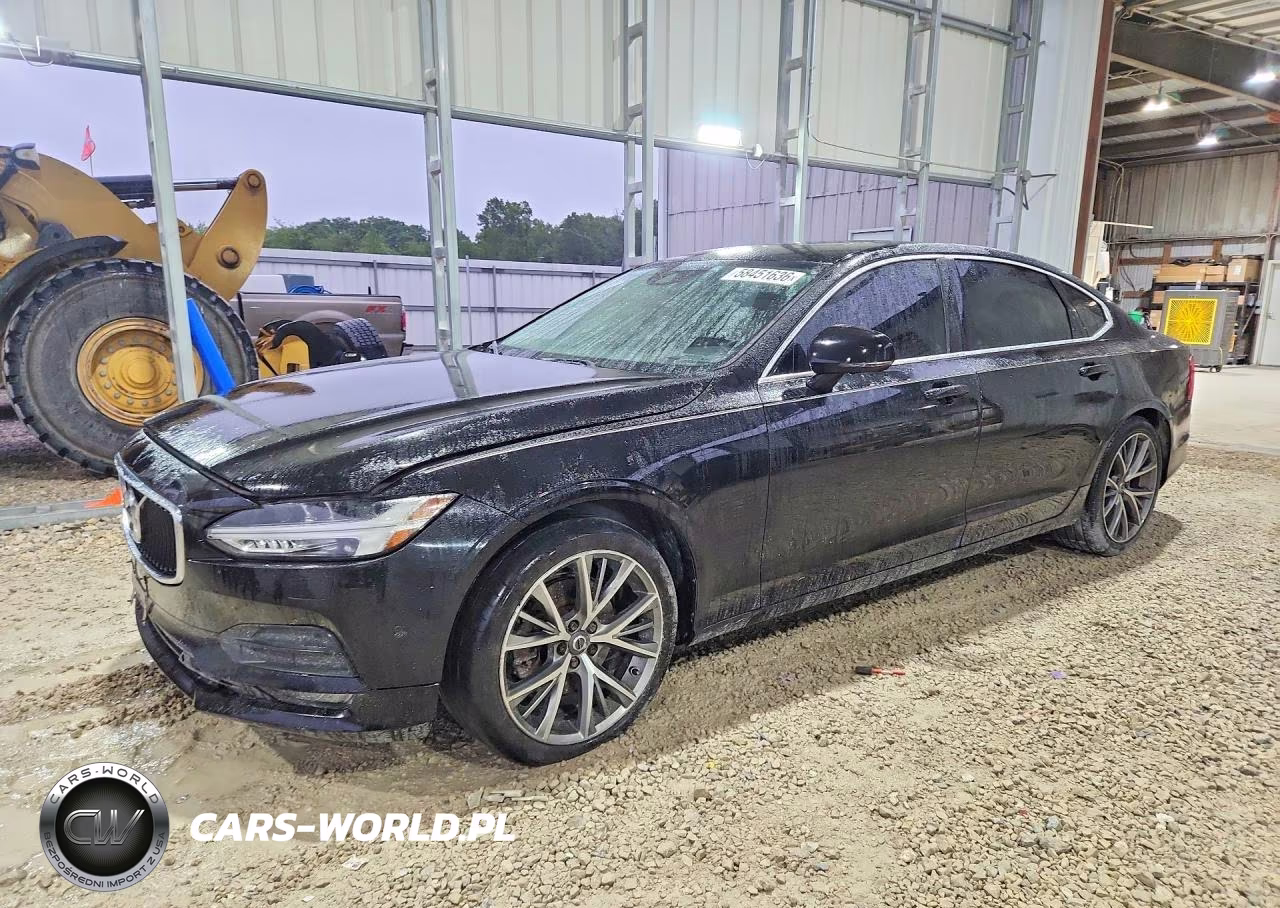 2018 Volvo S90 T8 Momentum