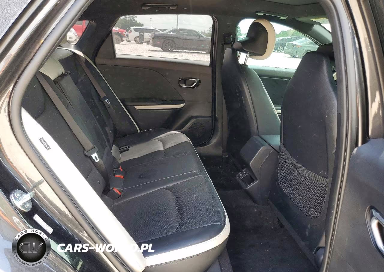 2025 Kia K4 Gt Line VIN:3KPFW4DE0SE125970 - 10