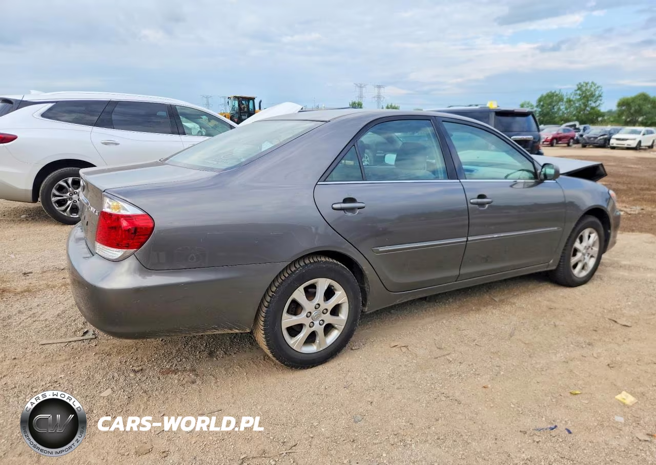 2005 Toyota Camry Xle VIN:4T1BE30K85U518592 - 3