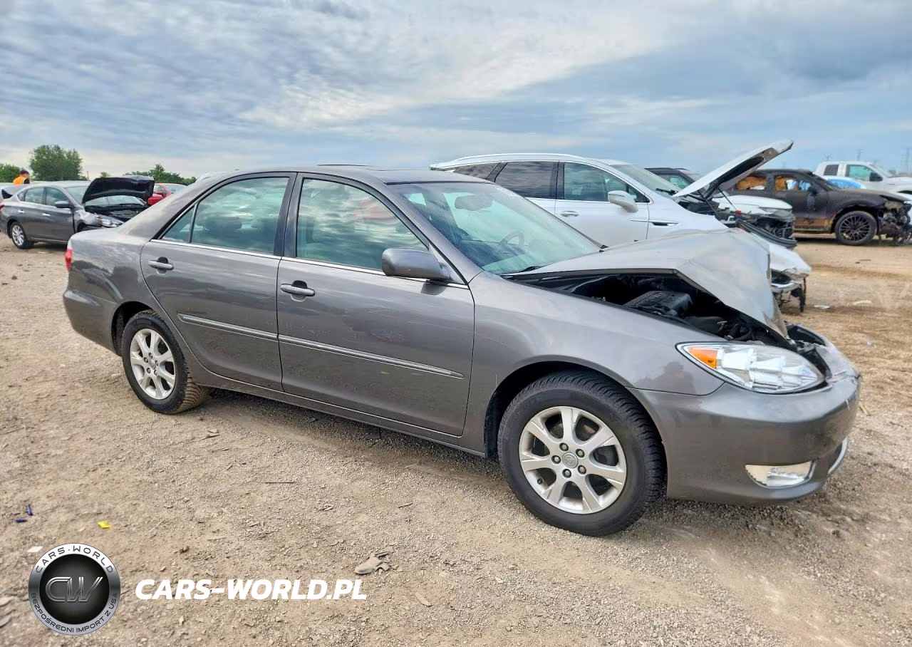 2005 Toyota Camry Xle VIN:4T1BE30K85U518592 - 4