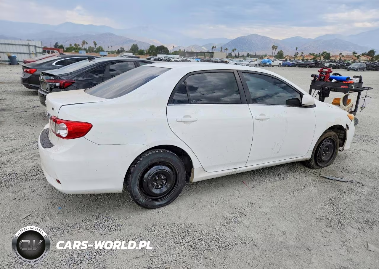 2013 Toyota Corolla Le VIN:5YFBU4EE5DP180290 - 3
