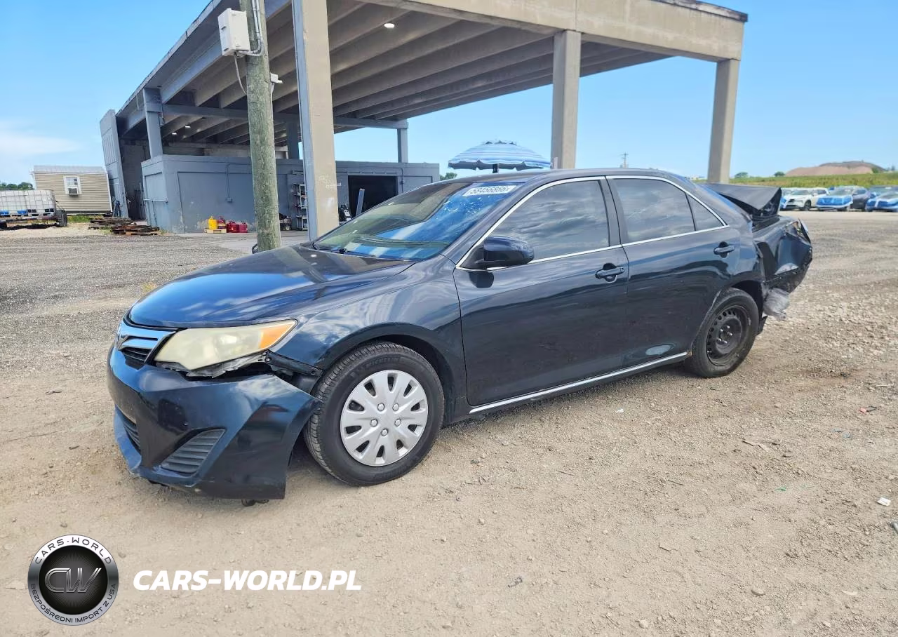 2012 Toyota Camry Le – zdjęcie 1 z 12