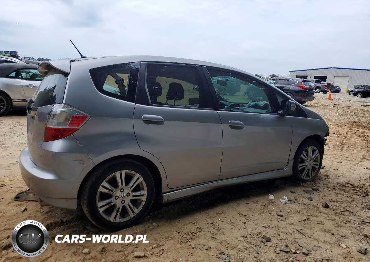 2010 Honda Fit Sport VIN:JHMGE8H43AC007142 - 3