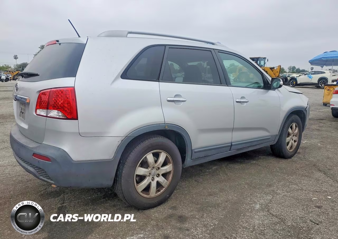 2013 Kia Sorento Lx VIN:5XYKT3A64DG313301 - 3