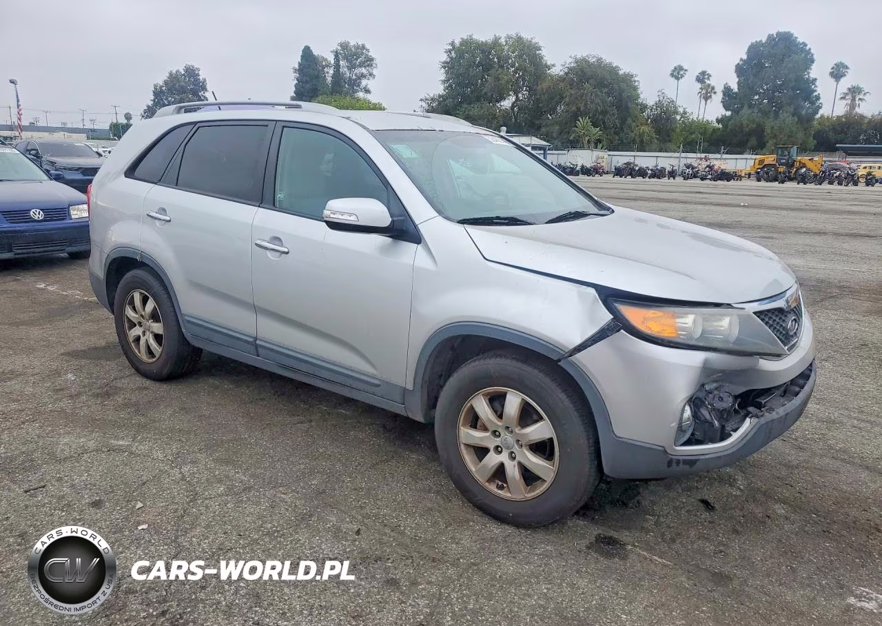2013 Kia Sorento Lx VIN:5XYKT3A64DG313301 - 4
