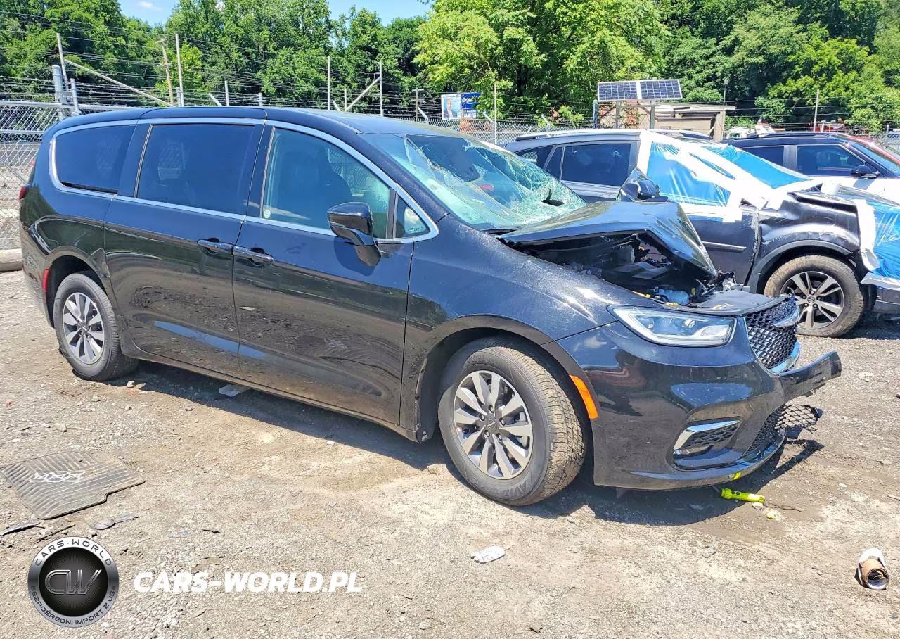 2025 Chrysler Pacifica Hybrid Select VIN:2C4RC1S75SR573922 - 4