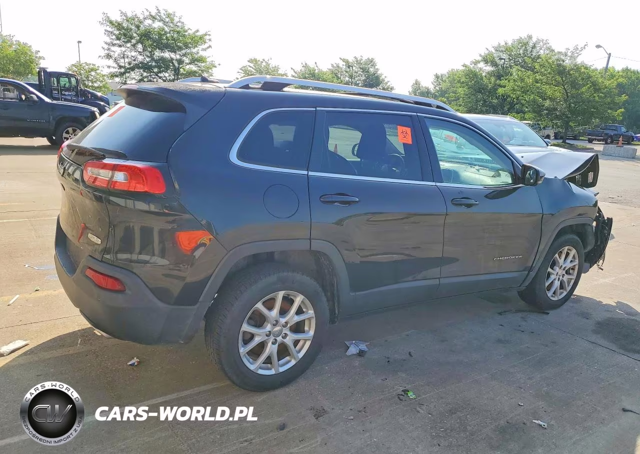 2015 Jeep Cherokee Latitude VIN:1C4PJLCS6FW632341 - 3