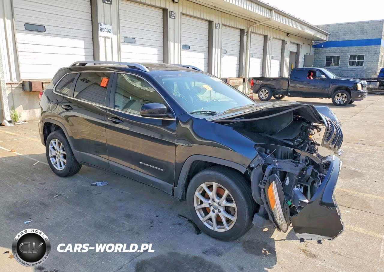 2015 Jeep Cherokee Latitude VIN:1C4PJLCS6FW632341 - 4